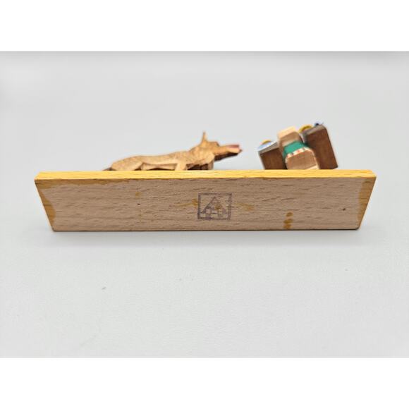 Vintage Erzgebirge Red Riding Hood and Wolf Carved Wood Figurine Fairy Tales - Picture 3 of 6